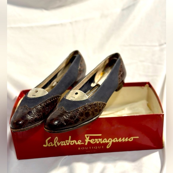 Salvatore Feeragamo Brown Crocodile & Nubuck Leather Flat Size 9 AA - Picture 2 of 5